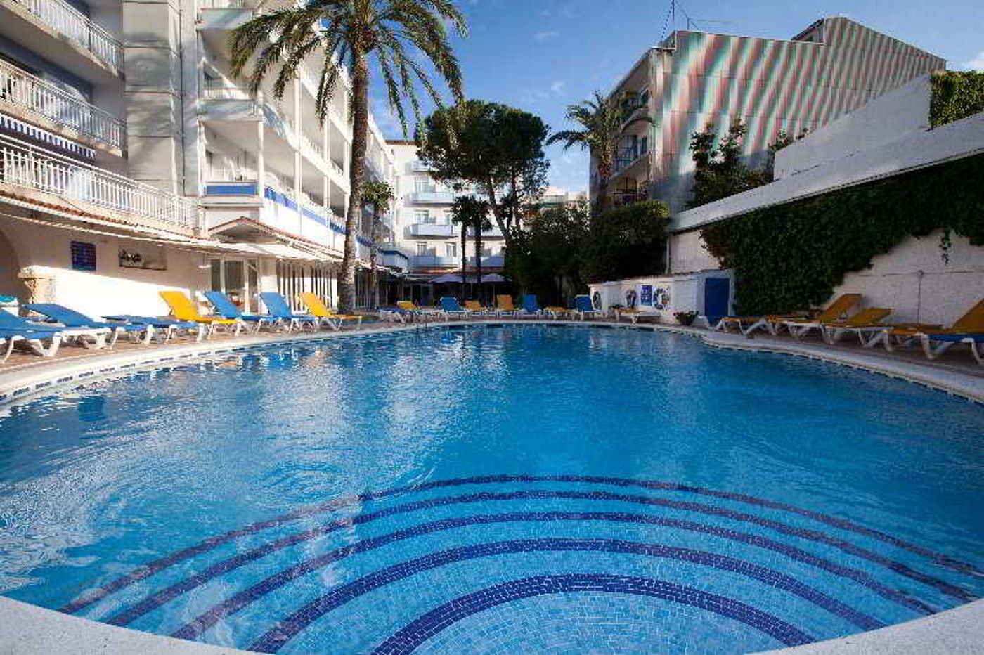 Hotel-Apartamentos-Solimar-Pool-3