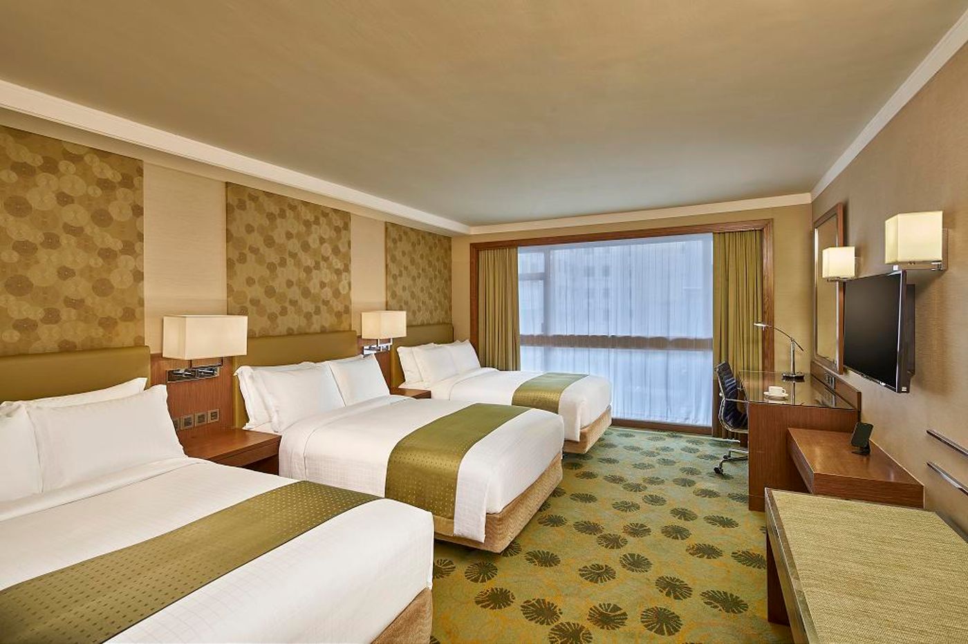 Holiday-Inn-Golden-Mile-Hong-Kong-Room-21