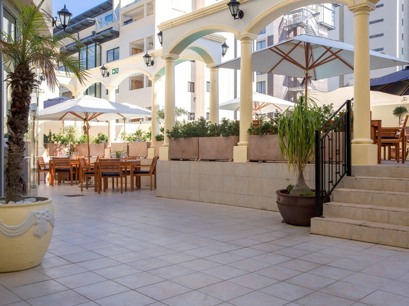 Radisson-Blu-Le-Vendome-Bar-41