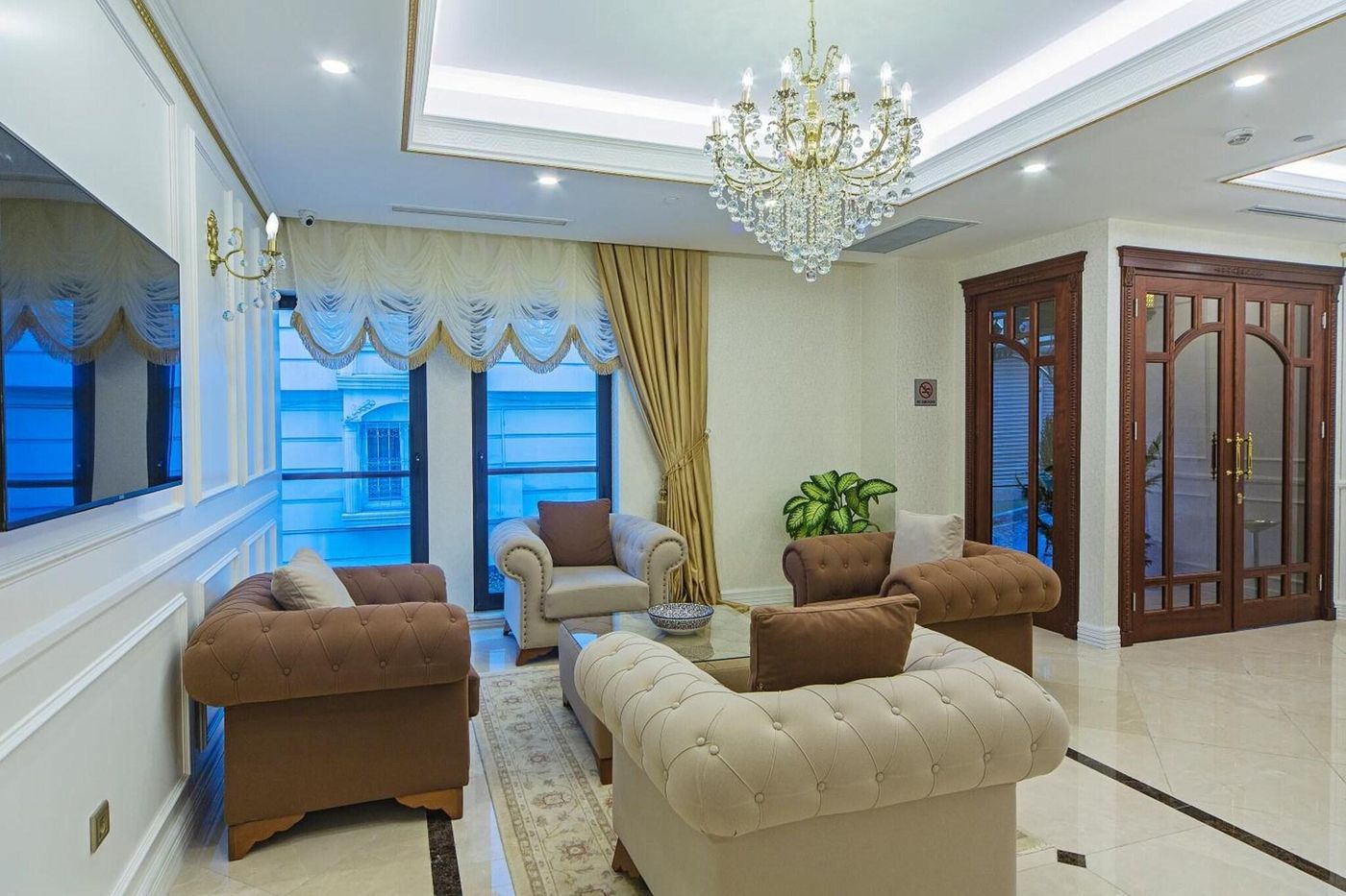 Grand-Naki-Hotel-Lobby-4