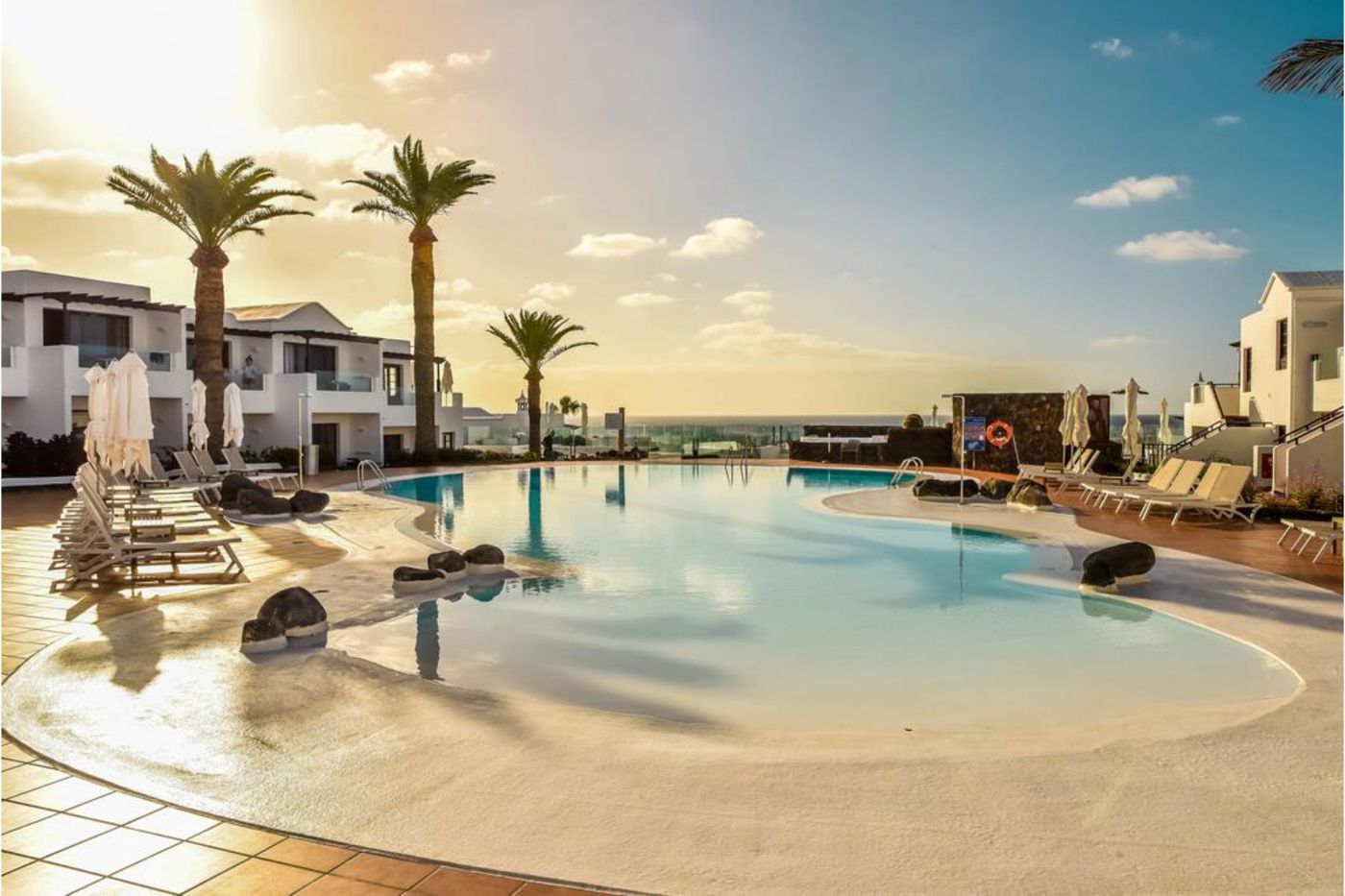 R2-Bahia-Kontiki-Beach-Aparthotel-Pool-8