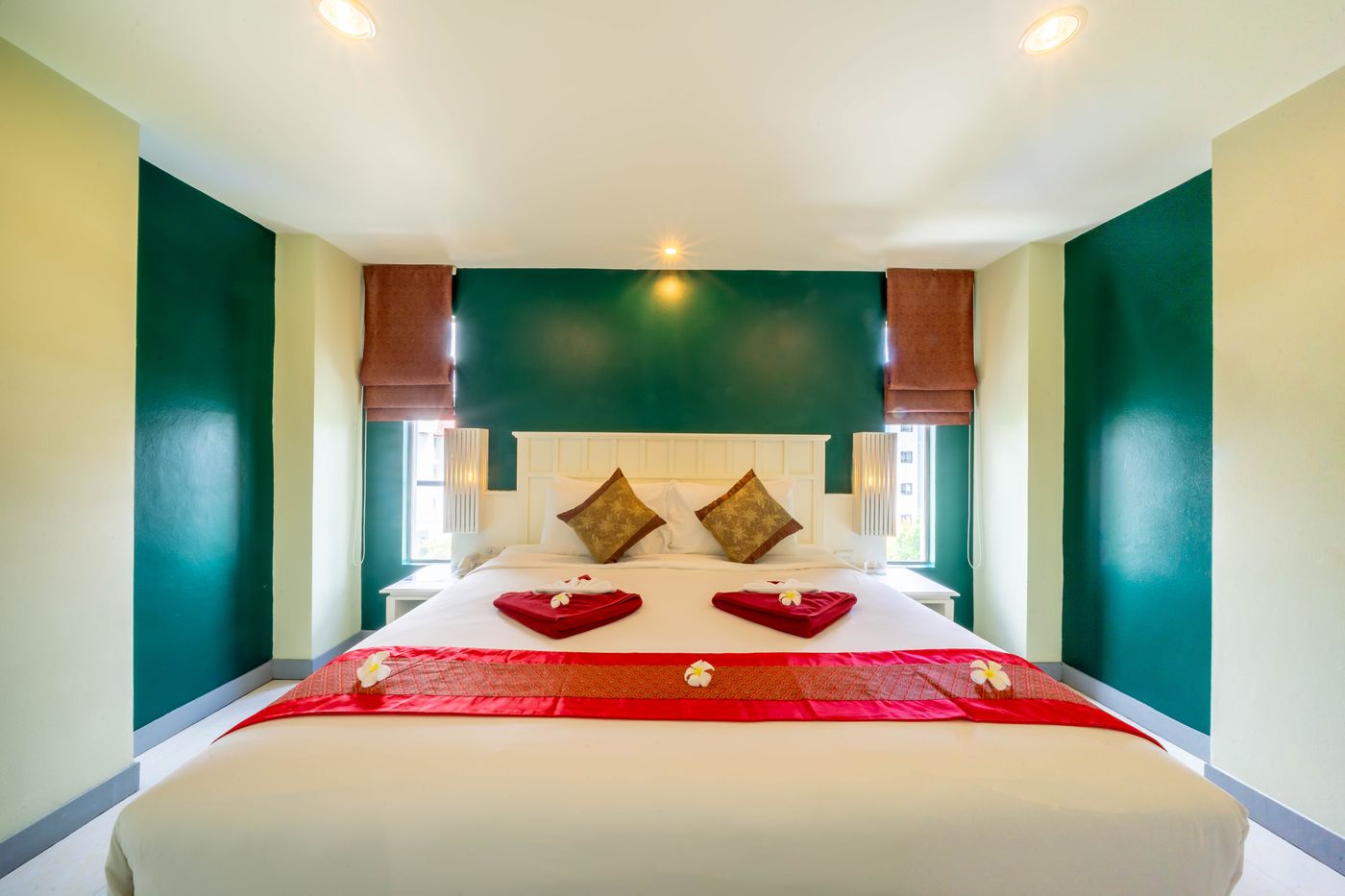 LA-Vintage-Resort--Former-Poppa-Palace--Room-32