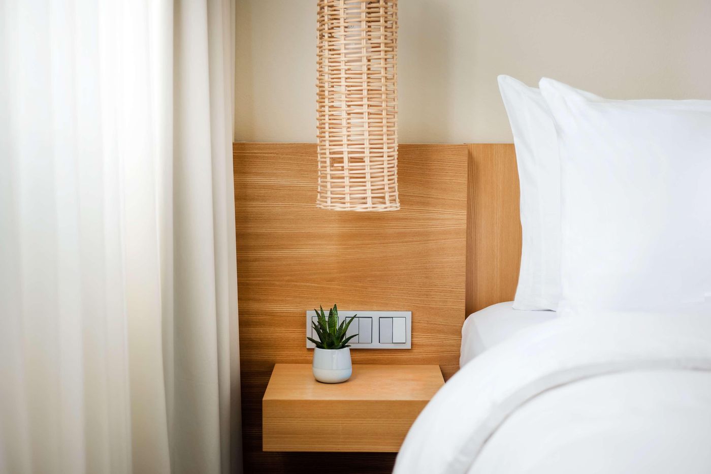 Lindner-Hotel-Berlin-Ku-damm--part-of-JdV-by-Hyatt-Room-50