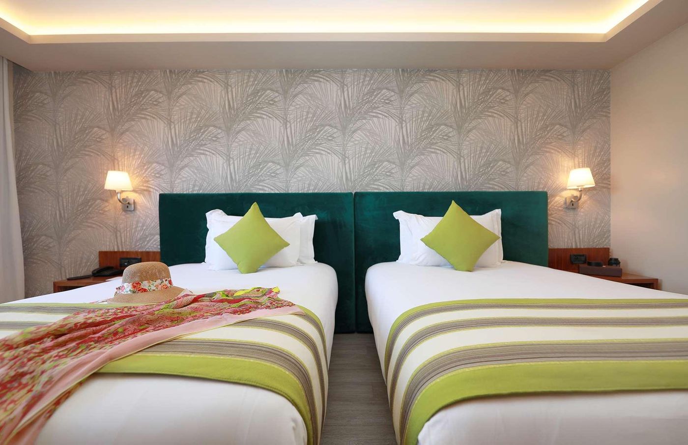 Kenzi-Rose-Garden-Room-20