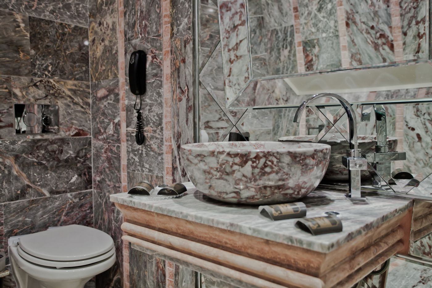 Royal-Castle-Room-42