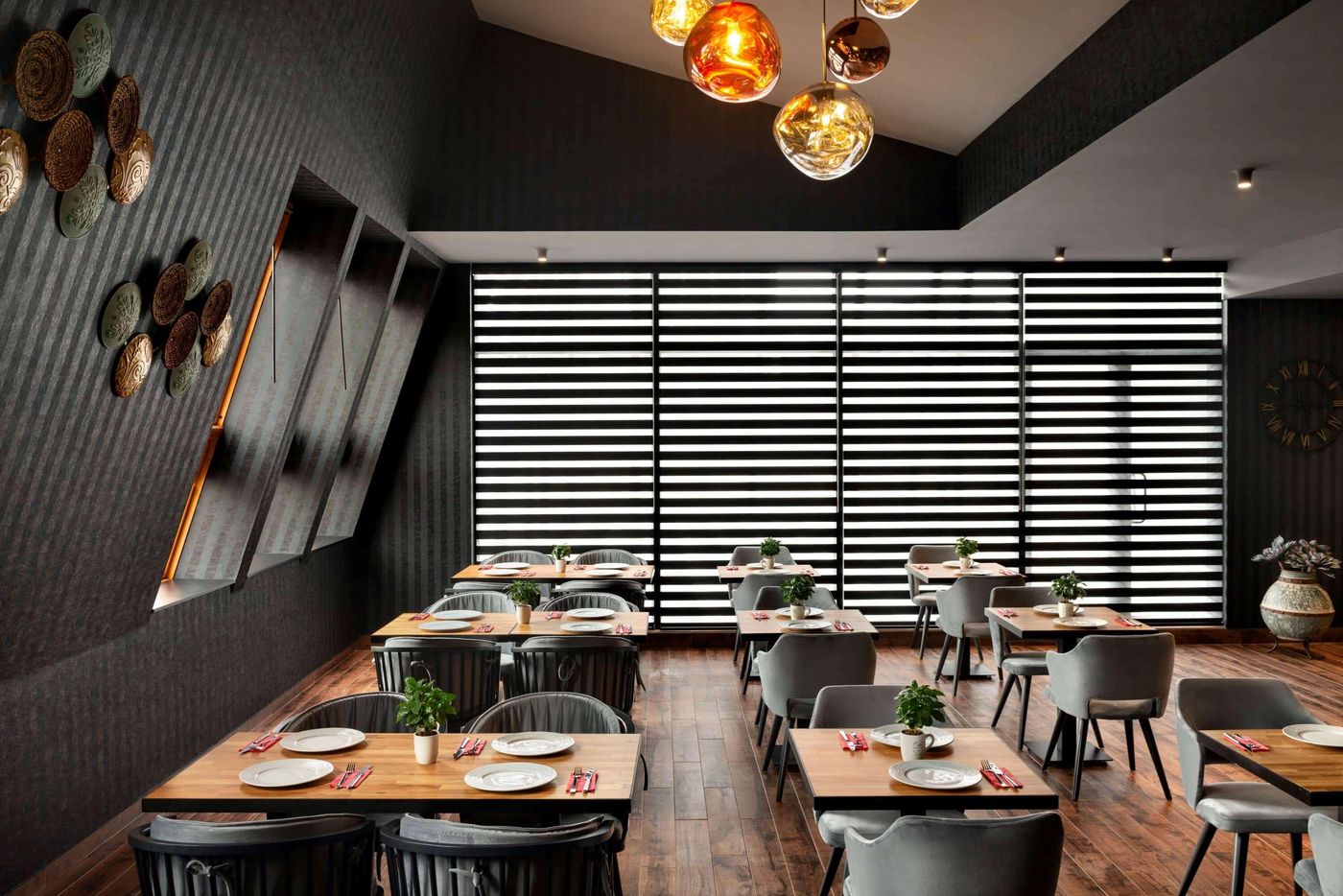 Ramada-By-Wyndham-Budapest-City-Center-Restaurant-23