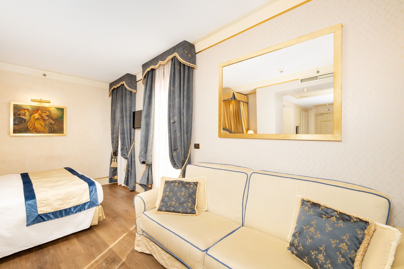 A-La-Commedia-Room-30