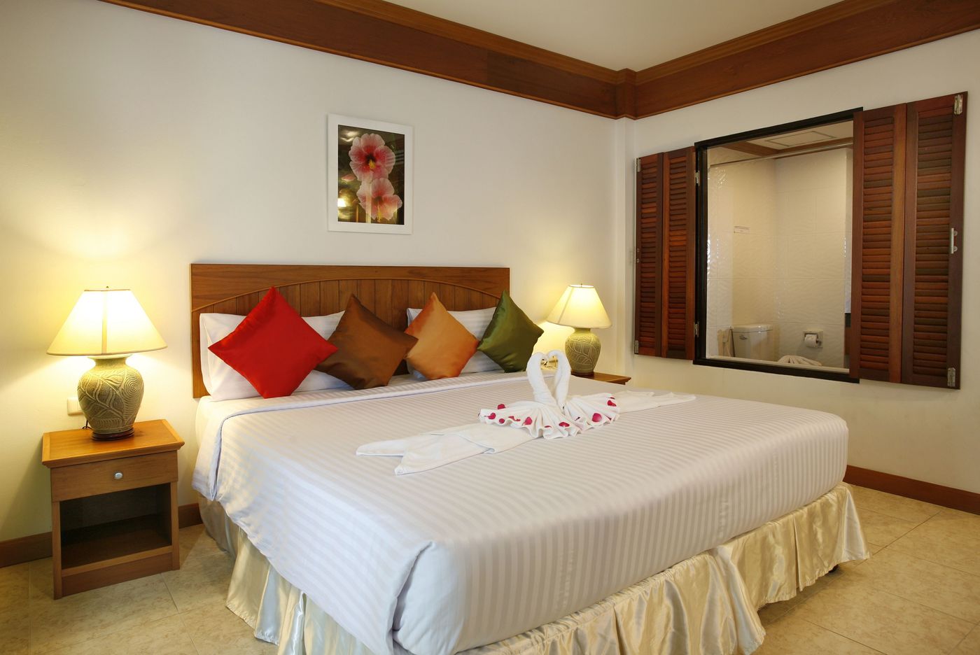 Jiraporn-Hill-Resort-Patong-Room-10
