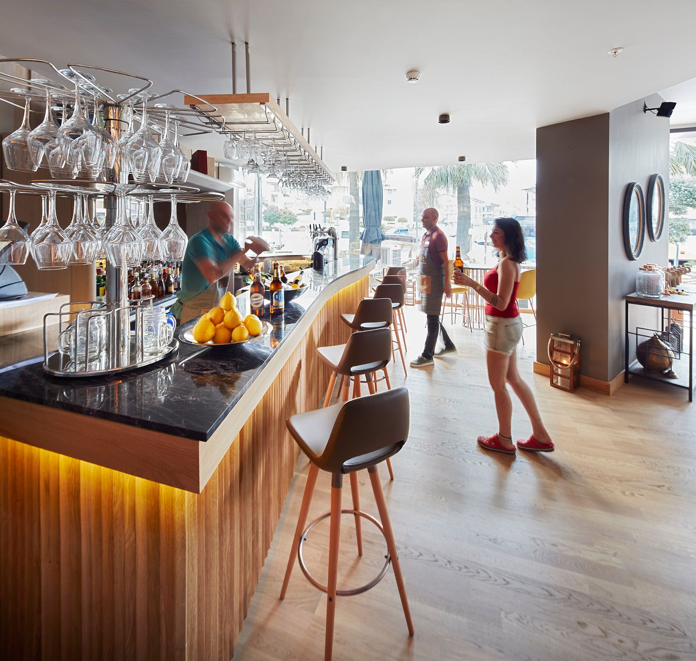 Lalila-Blue-Suites-Bar-17