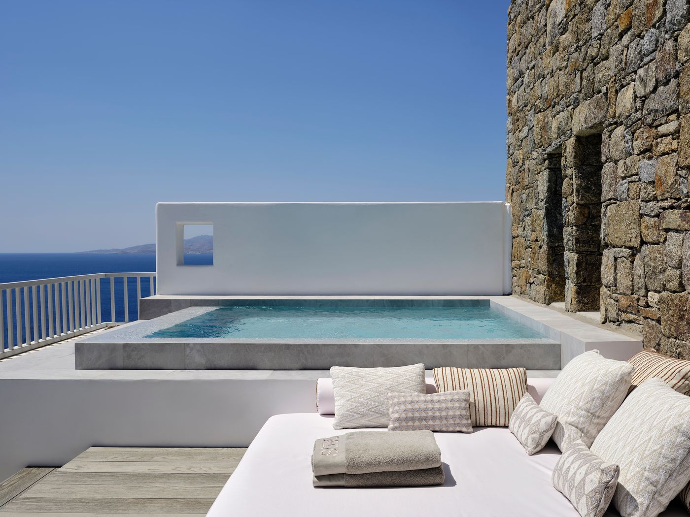 Deos-Mykonos---A-Myconian-Collection-Hotel-Room-2