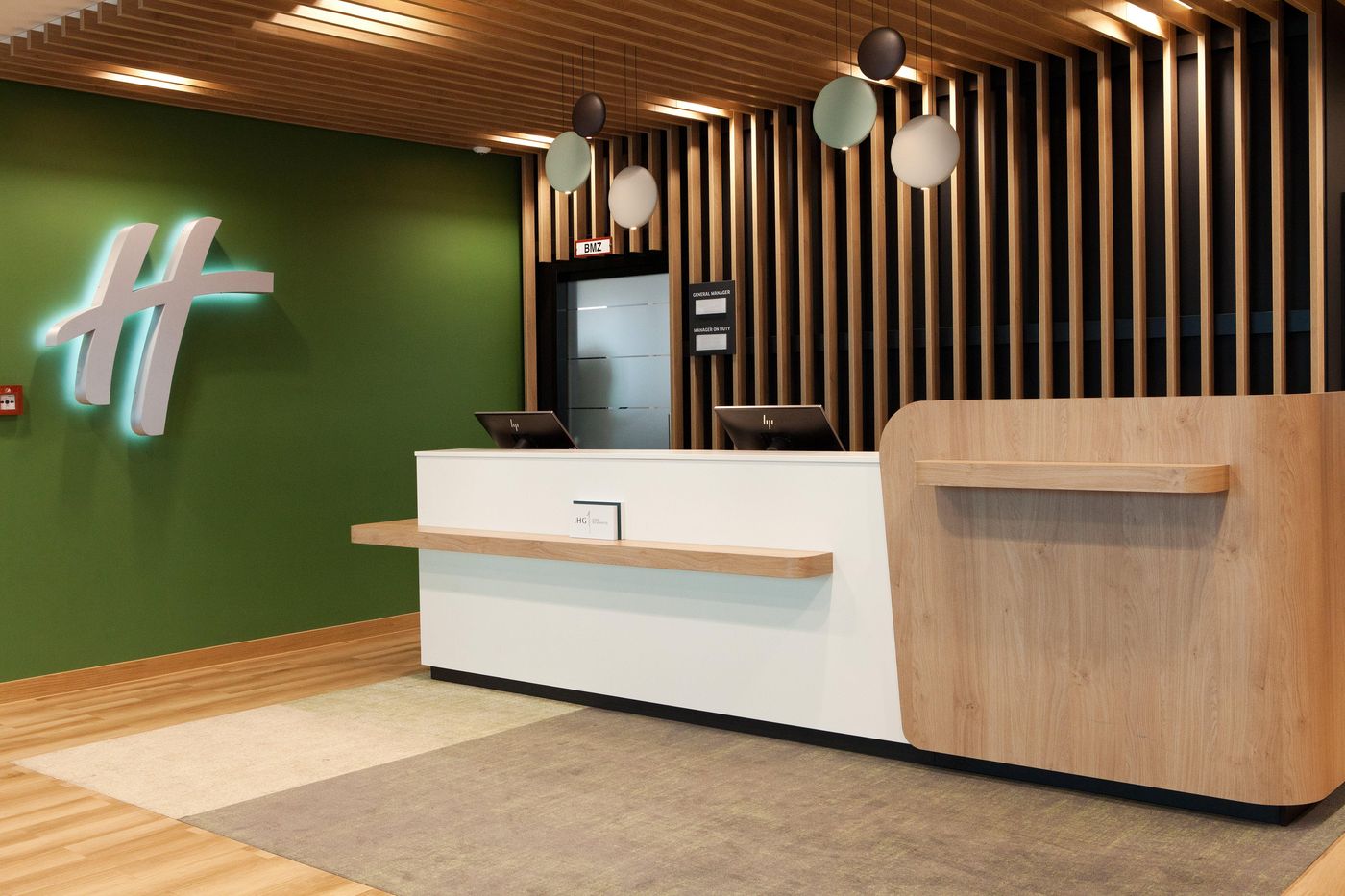 Holiday-Inn-Berlin-City-East-Side-Lobby-19