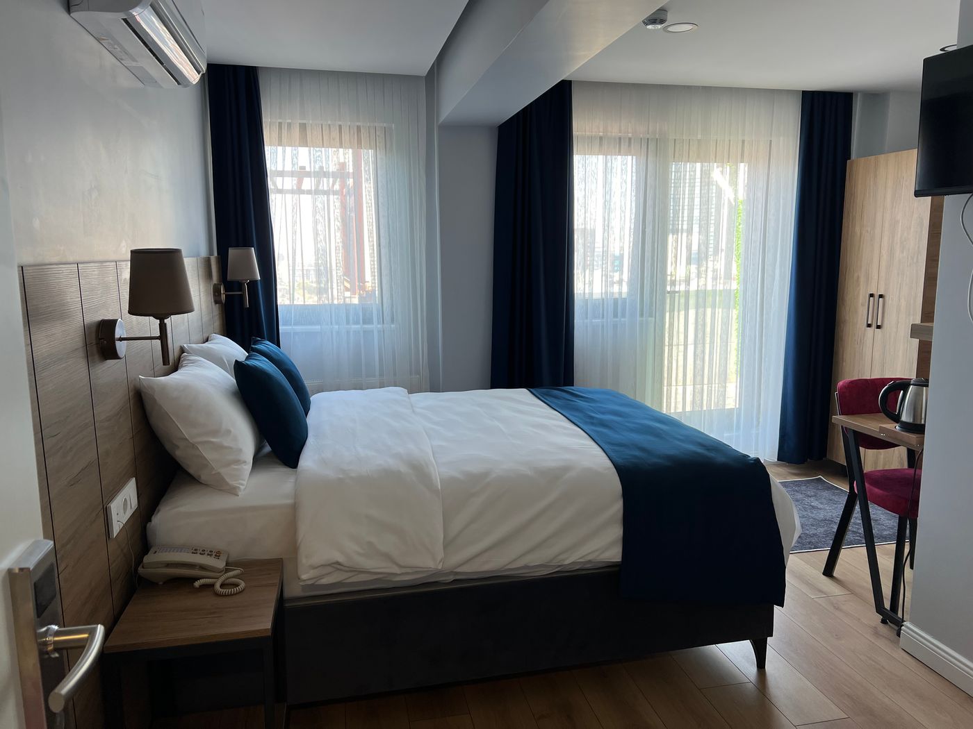 Blue-Suite-Otel-Room-12