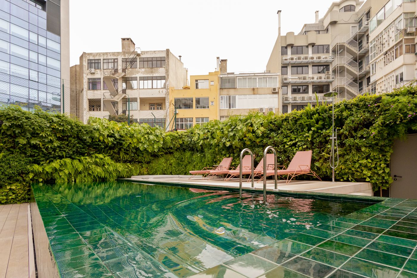 Luster-Hotel-Pool-65