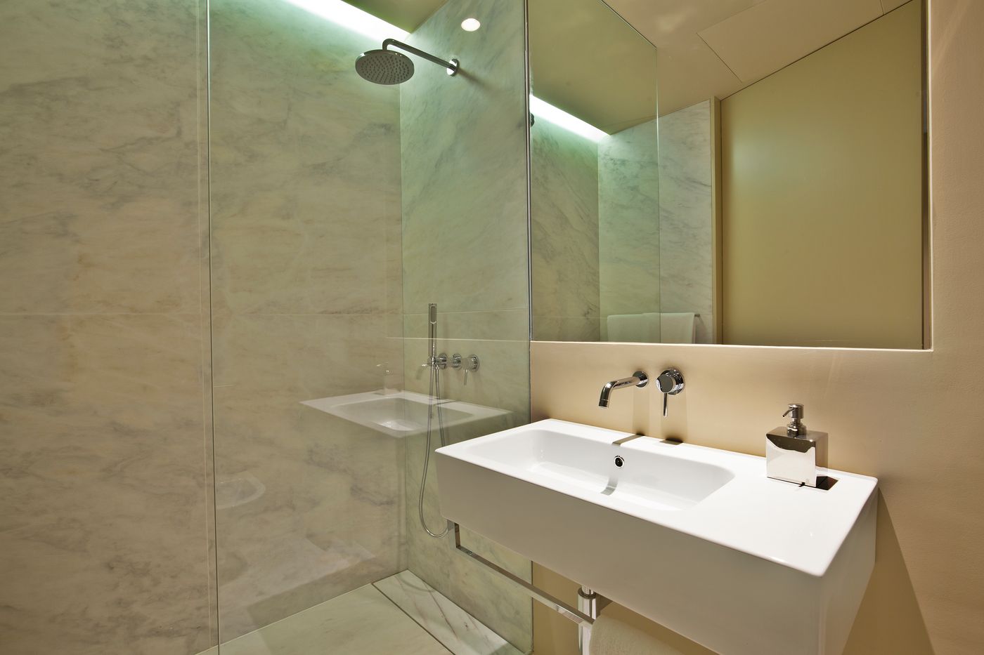 Lisbon-Five-Stars-Apartments-8-Building-Lobby-29