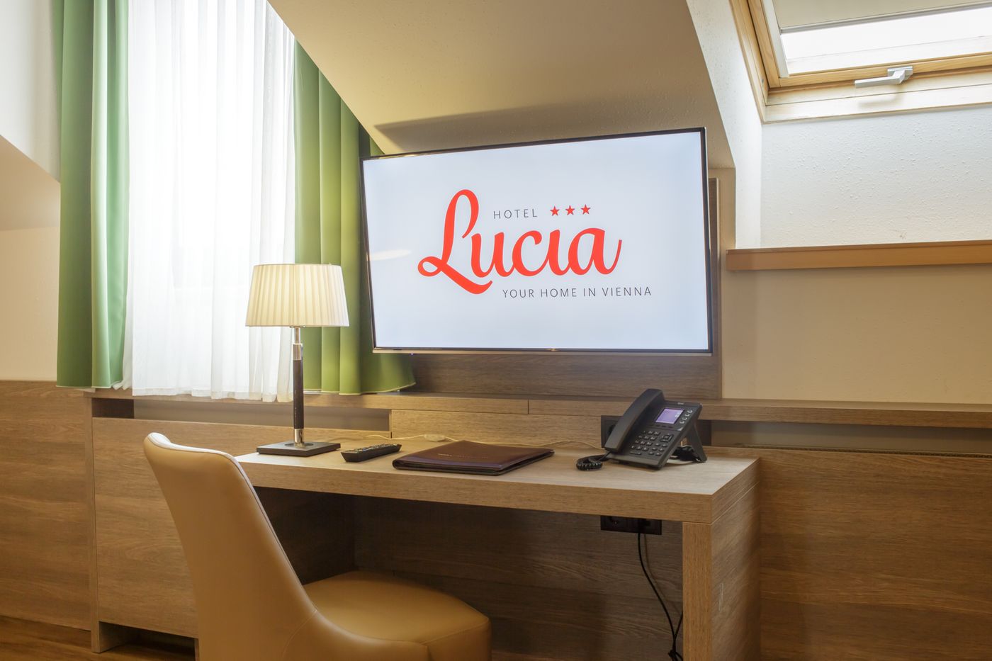 Lucia - Austria - Vienna - Room - 8