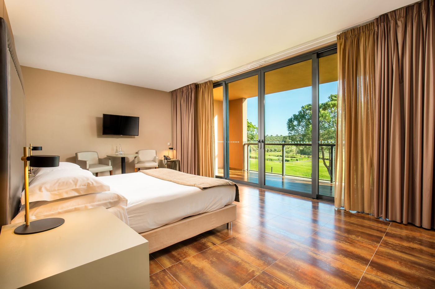 Morgado-Golf---Country-Club-Room-16