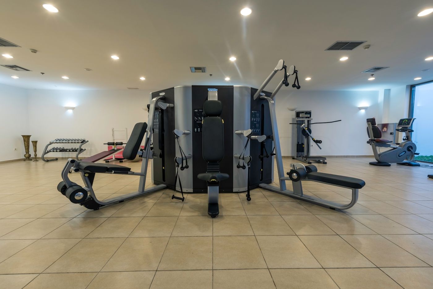 Diamond-Deluxe-Sports-and-Entertainment-80