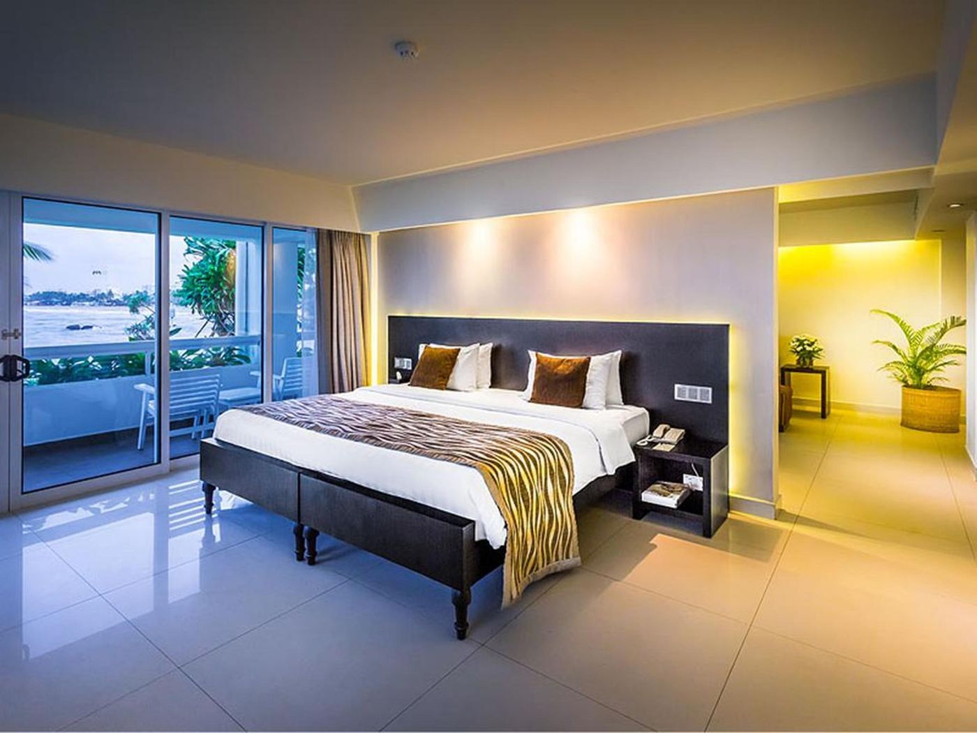 Mount-Lavinia-Hotel-Room-8