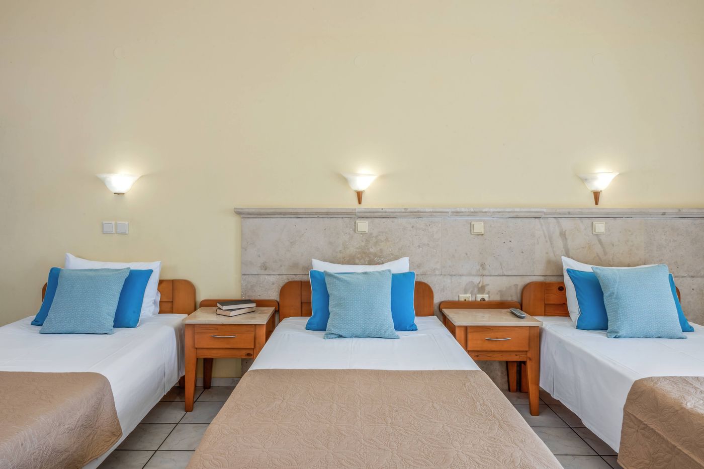 Maria-Rousse-Studios-Room-46