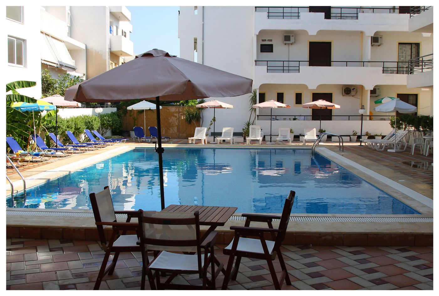 Santa-Marina-Hotel-Apartaments-Pool-7