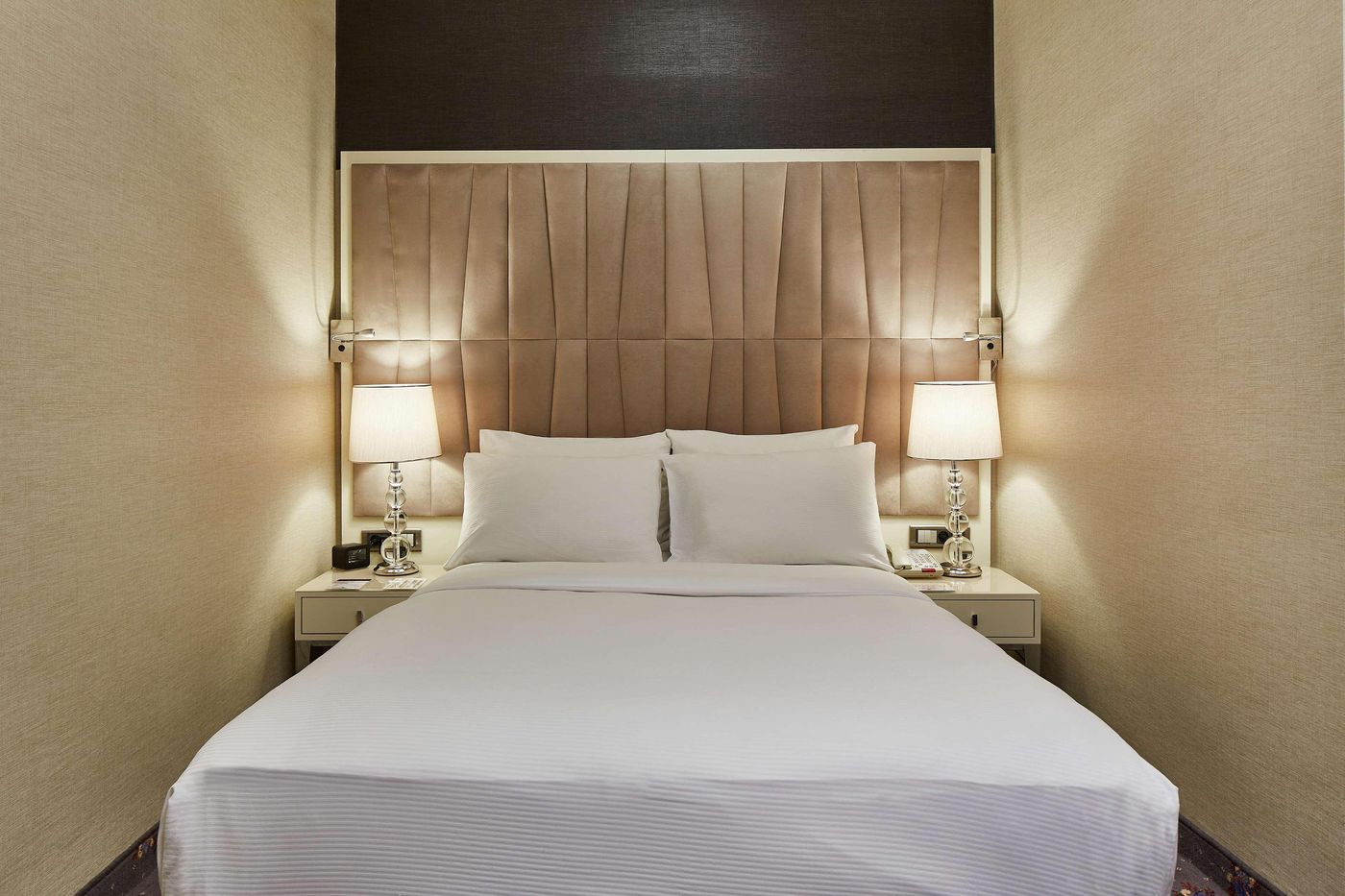 DoubleTree-By-Hilton-Izmir-Alsancak-Room-32