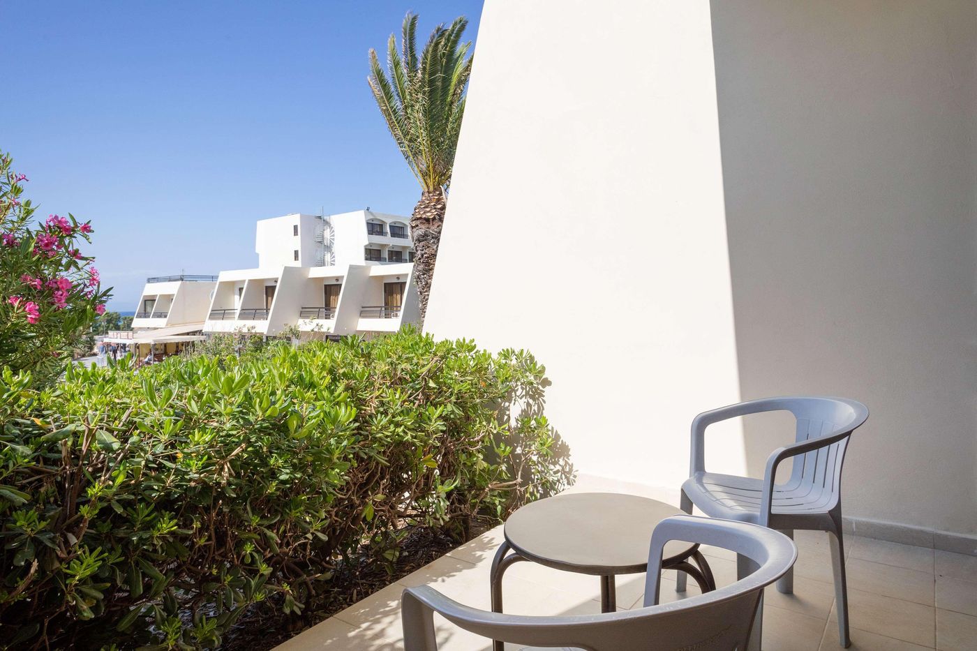 Smarline-Cosmopolitan-Room-16