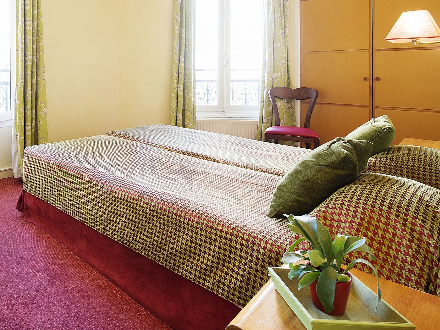 France-Eiffel-Room-5