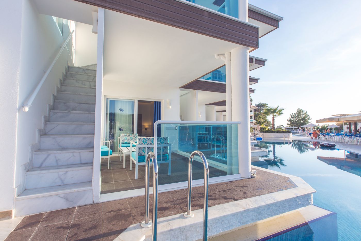 Garcia-Resort---Spa-Room-4