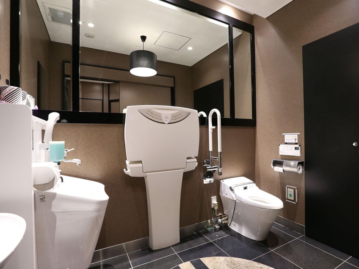 APA Hotel Higashi-Shinjuku Kabukicho-Japan-Tokyo-General view-7