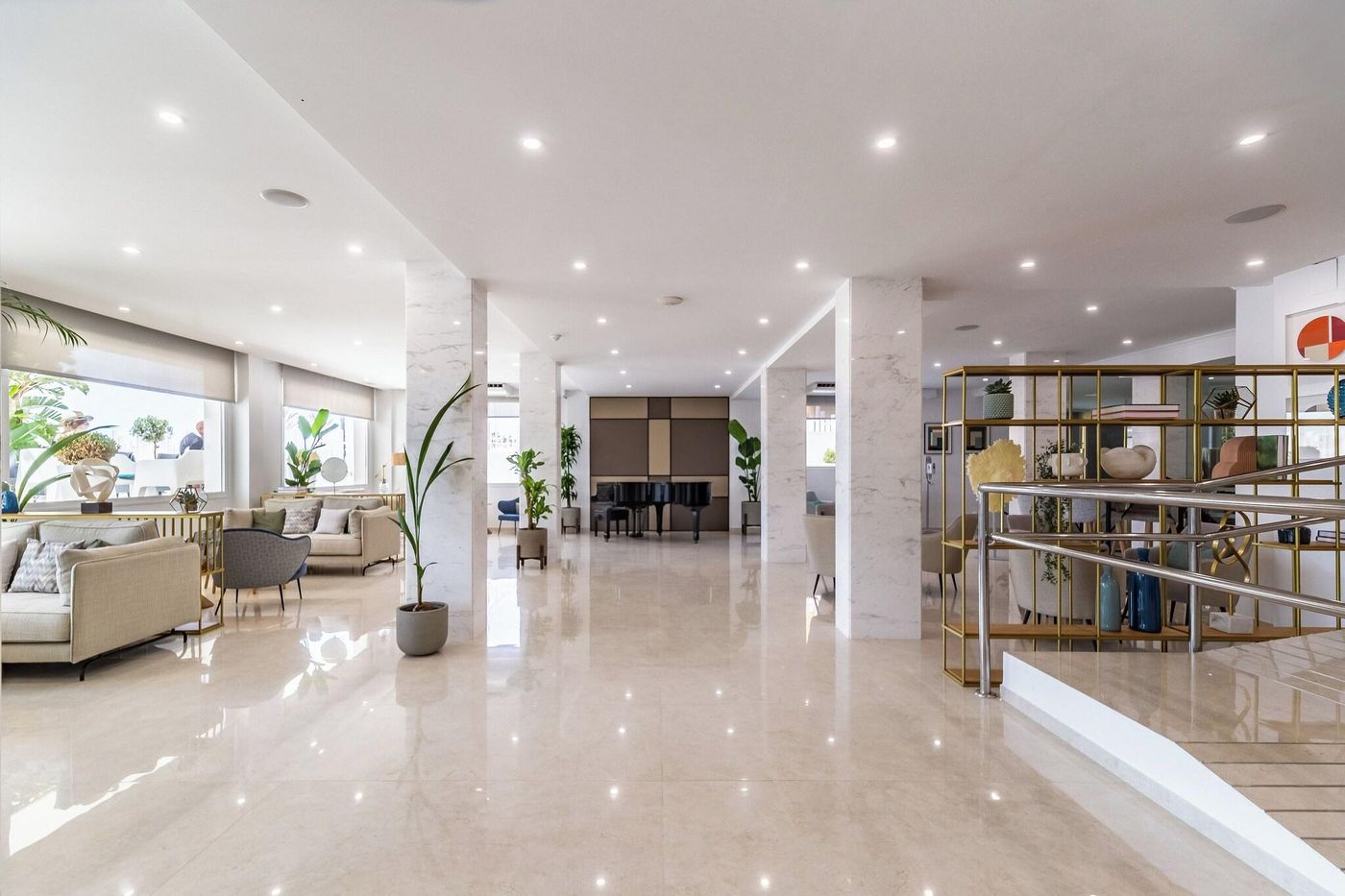 Las-Arenas-Affiliated-by-Melia-Lobby-59