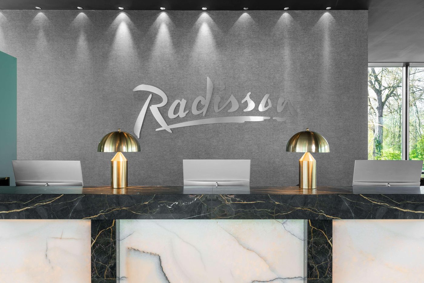 Radisson-Hotel---Suites-Amsterdam-South-Lobby-25