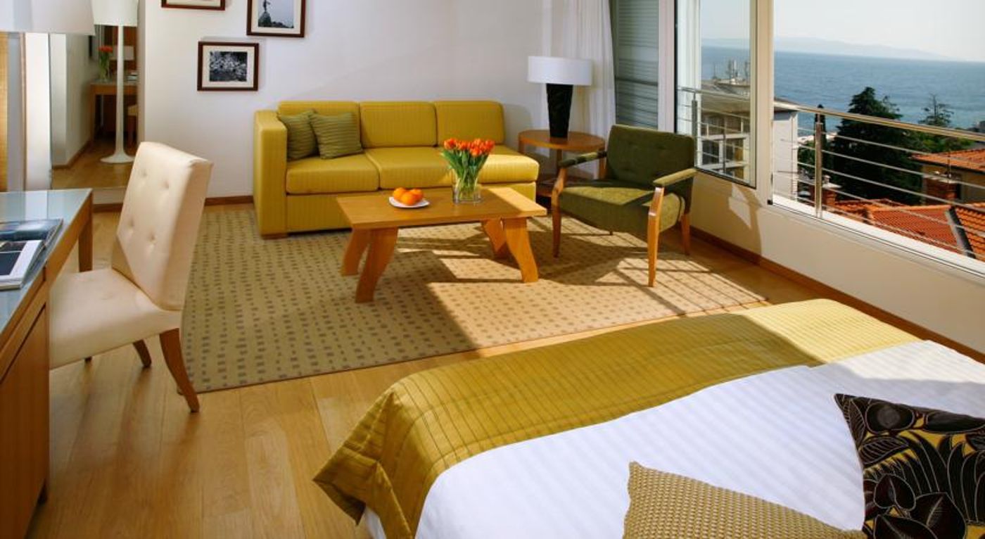 Astoria Design Hotel