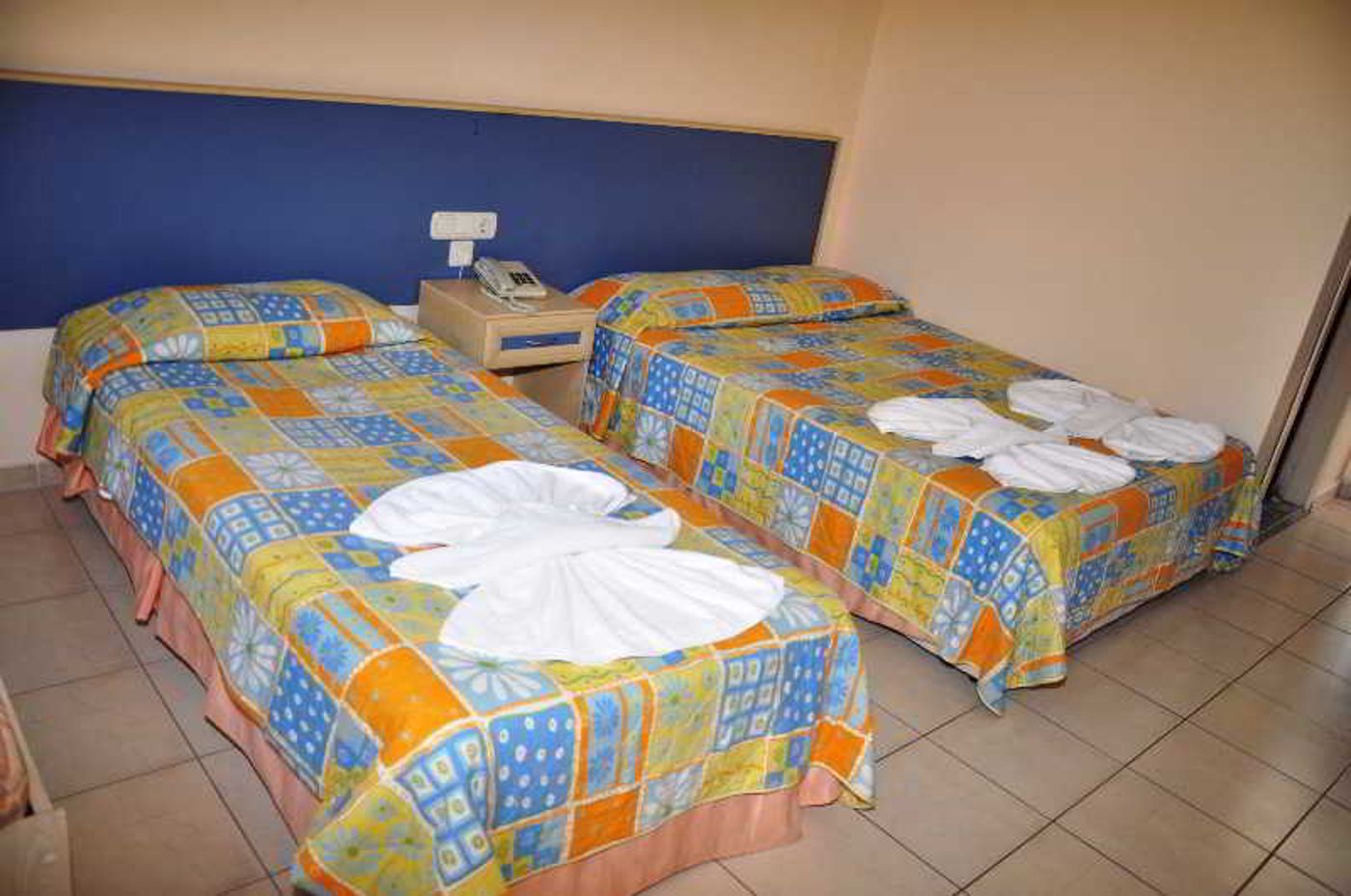 Montebello-Deluxe-Hotel-Room-20