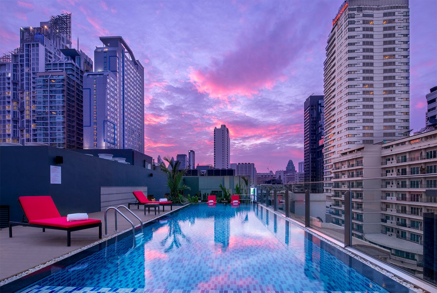 Travelodge-Sukhumvit-11-Pool-3