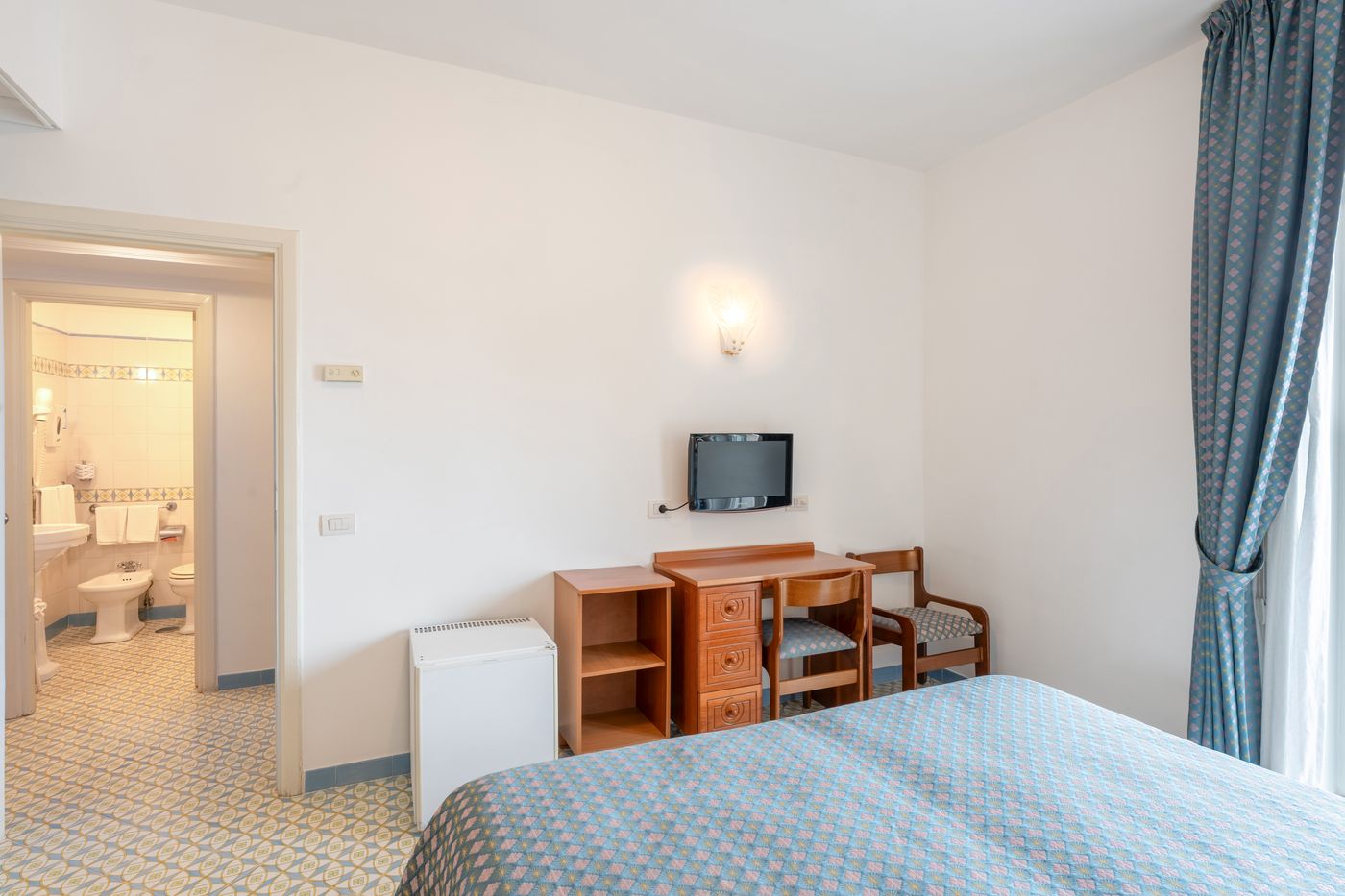 Eliseo-Park-s-Room-19