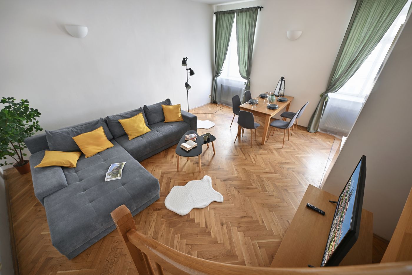 Boutique-Apartments-White-Swan-Room-36