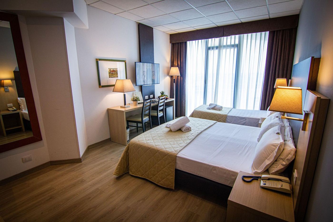 Hotel-Tuscany-Inn-Room-6