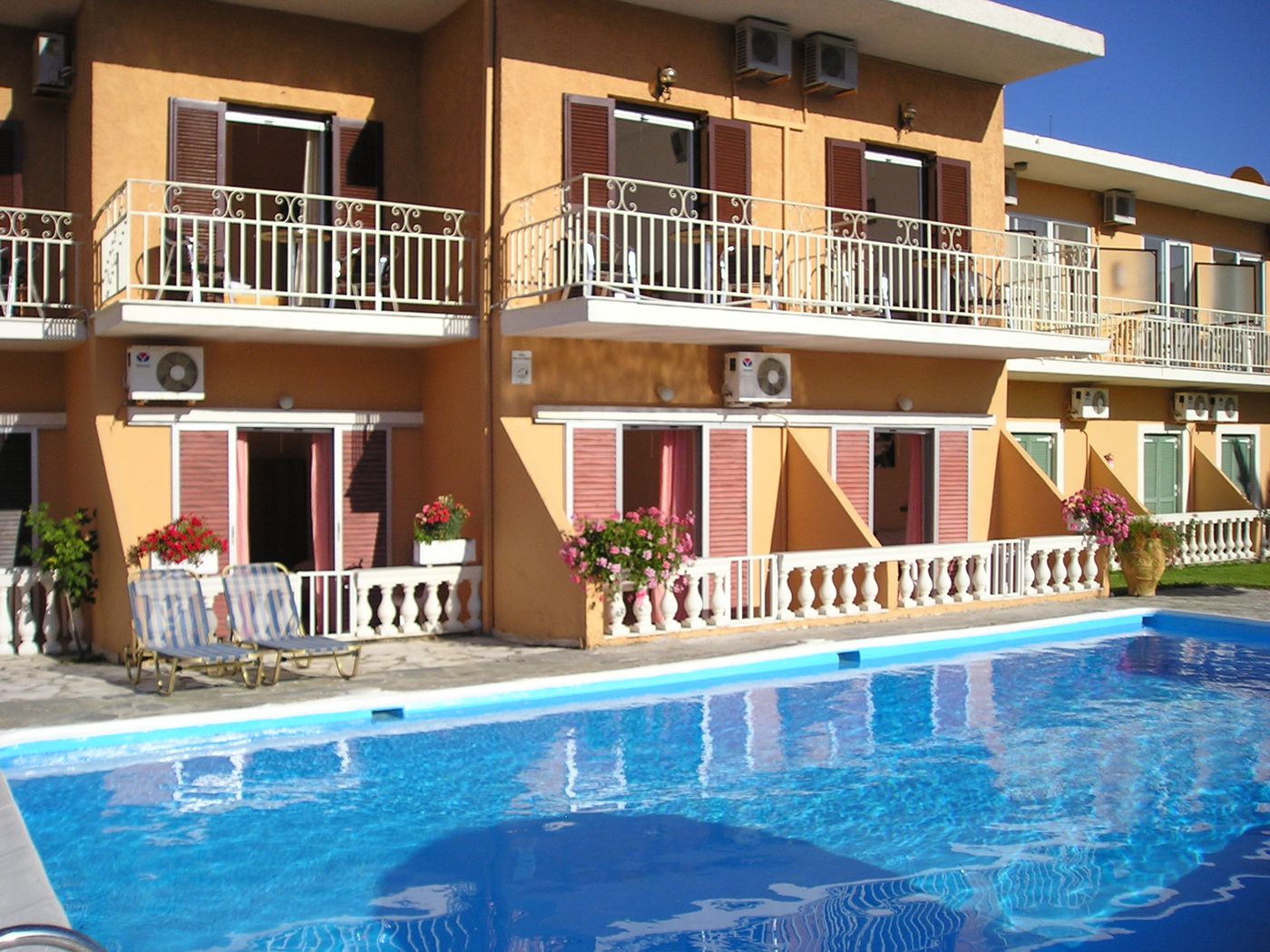 River-Studios-and-Apartments-Room-4