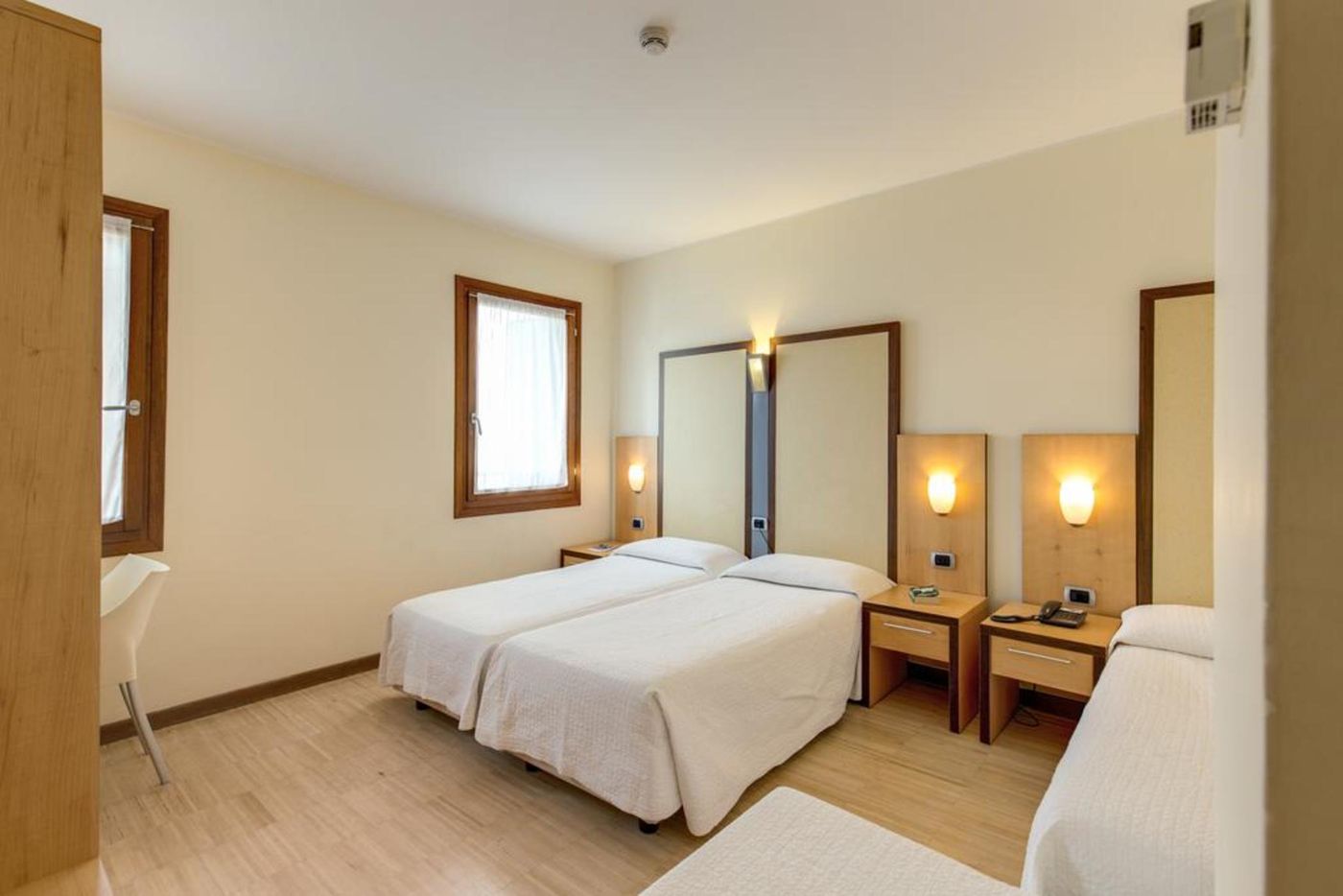 Dolomiti-Italy-Venezia-Room-8