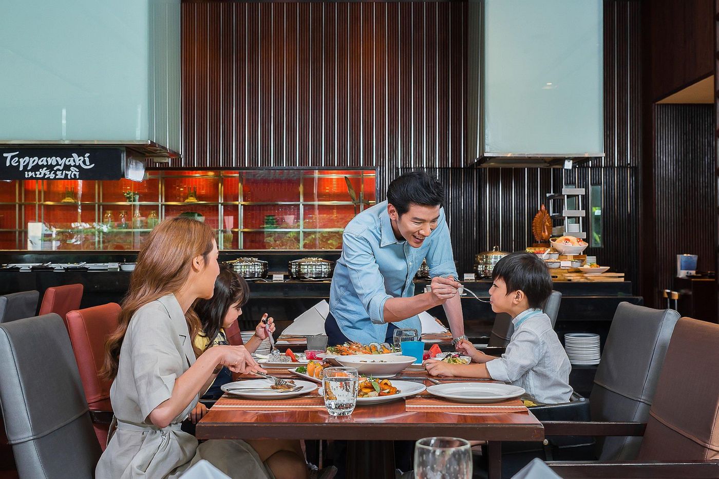 Holiday-Inn-Bangkok-Silom-Restaurant-51