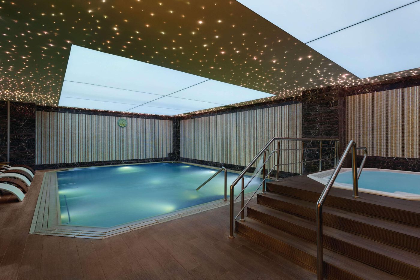 Wyndham-Grand-Izmir-Ozdilek-Pool-48