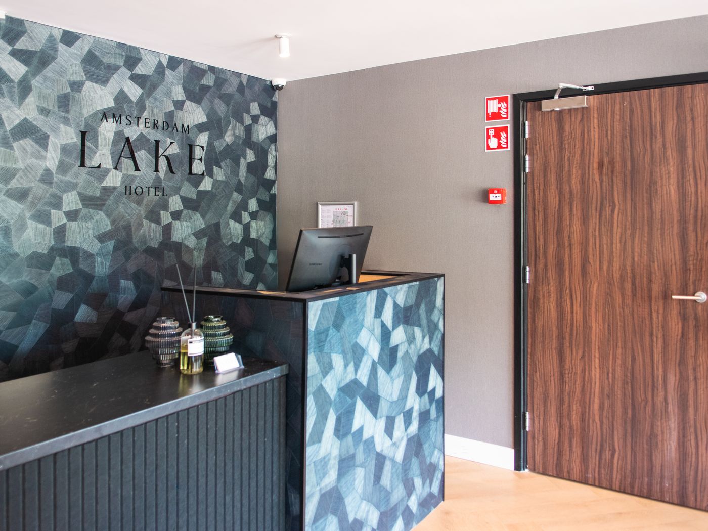 Amsterdam-Lake-Hotel-Lobby-8