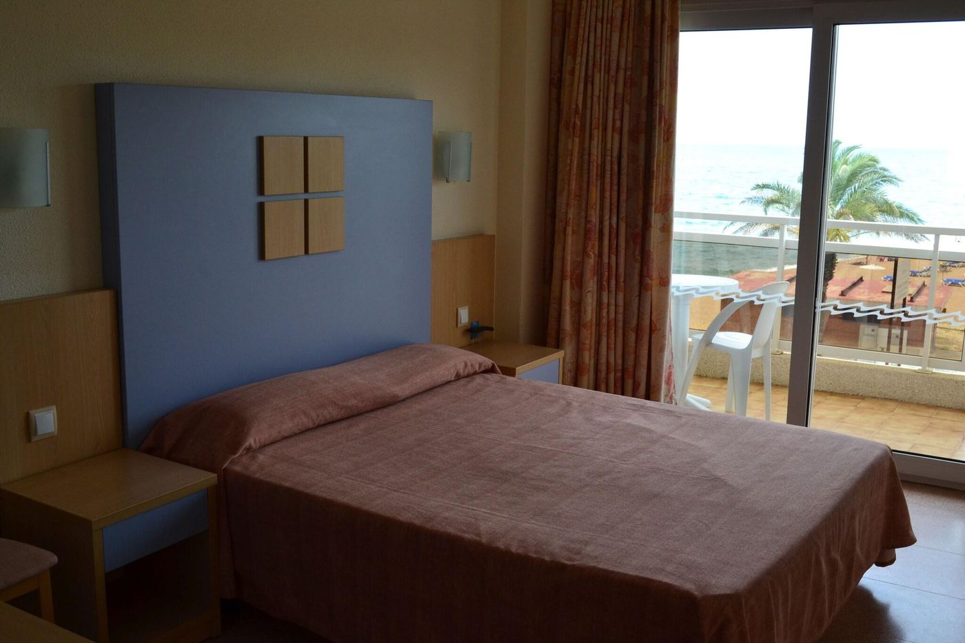 Hotel-Caprici-Room-26