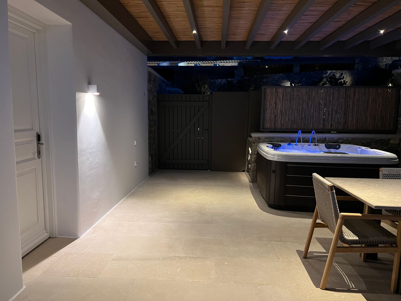 Bonzoe-Suites---Villas-Room-43