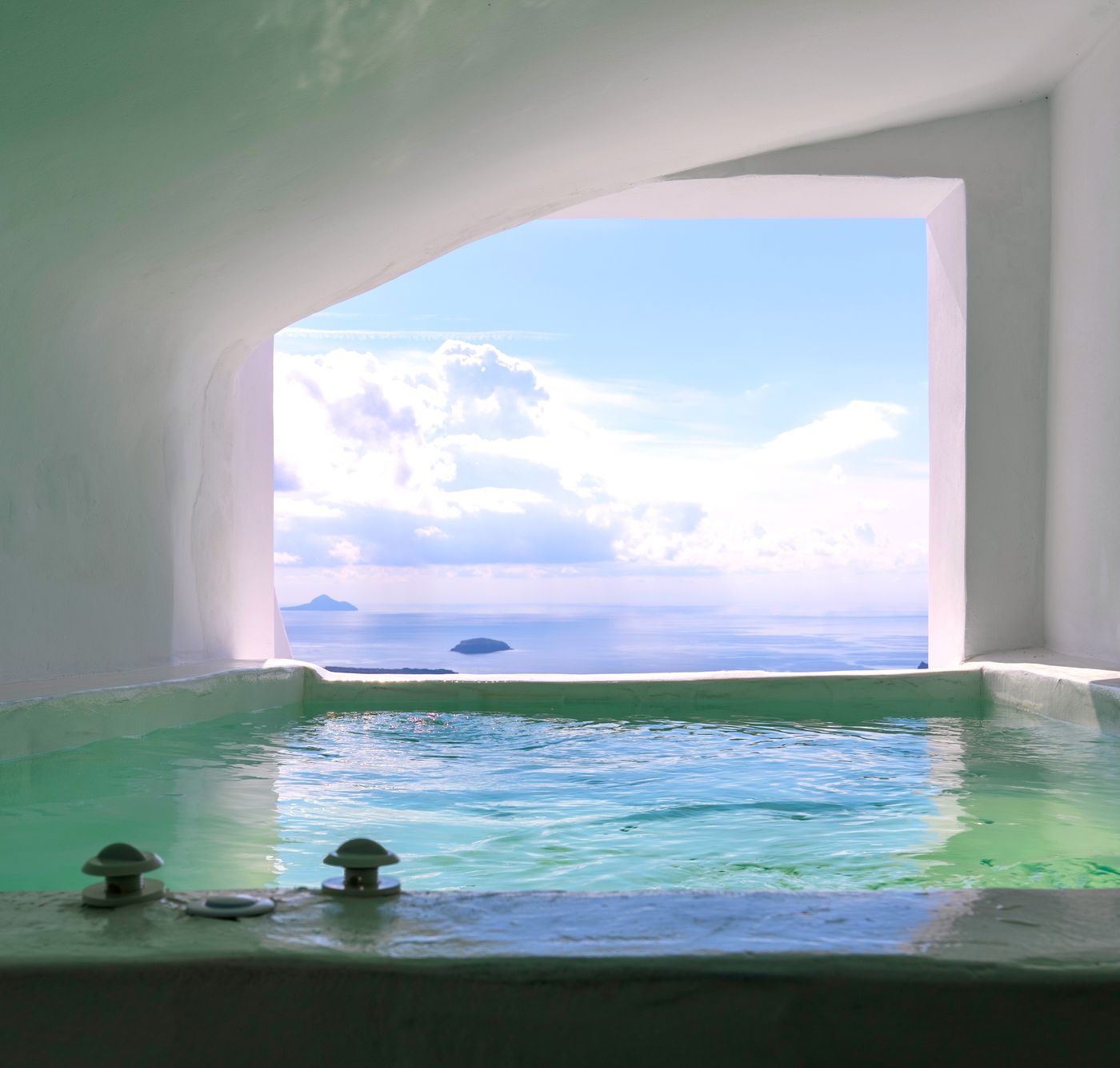 Heaven-s-Edge-Room-49