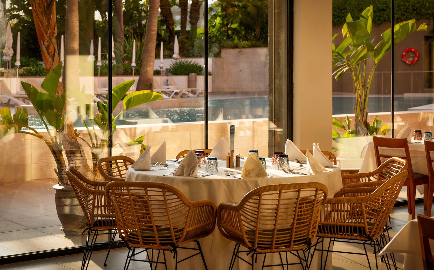 Aqua-Hotel-Montagut-Suites-Restaurant-27