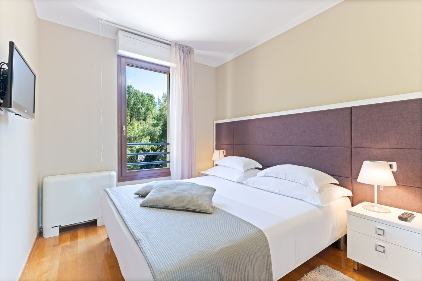 The-Residence-Room-16