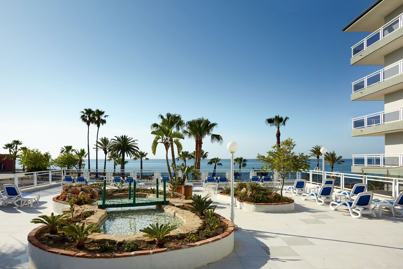 Las-Arenas-Affiliated-by-Melia-Pool-5