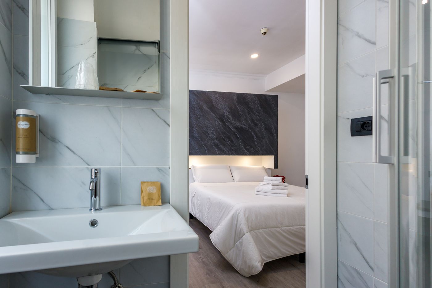 Crossroad-Hotel-Room-22