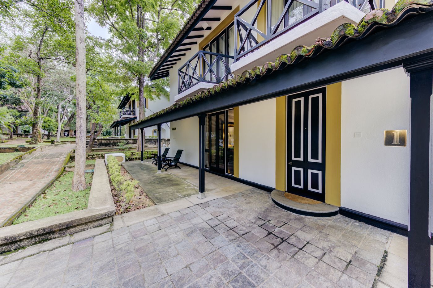 Cinnamon-Lodge-Habarana-Room-7